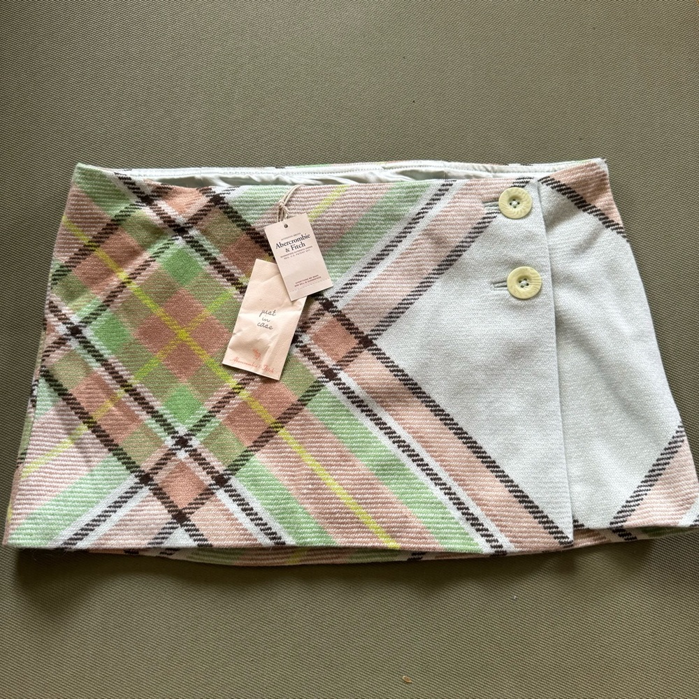 Y2K Abercrombie and Fitch mini skirt